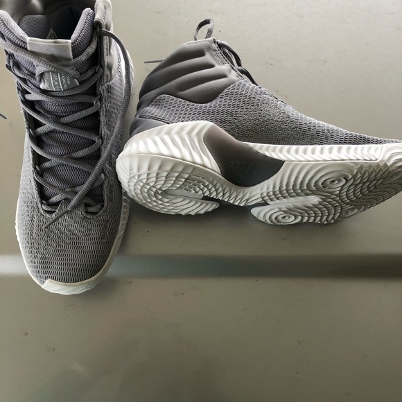 Adidas basketball shoes - Picture 6 of 8